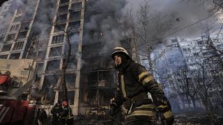 Киев под обстрелами: горожан просят не выходить