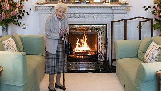 Королева Великобритании Елизавета II находится под медицинским наблюдением в Балморале