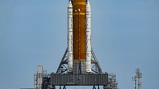 Ракета НАСА лунной миссии Artemis-1 запущена с космодрома во Флориде