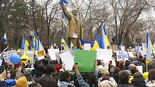 Тысячи россиян вышли на акции протеста против войны на Украине